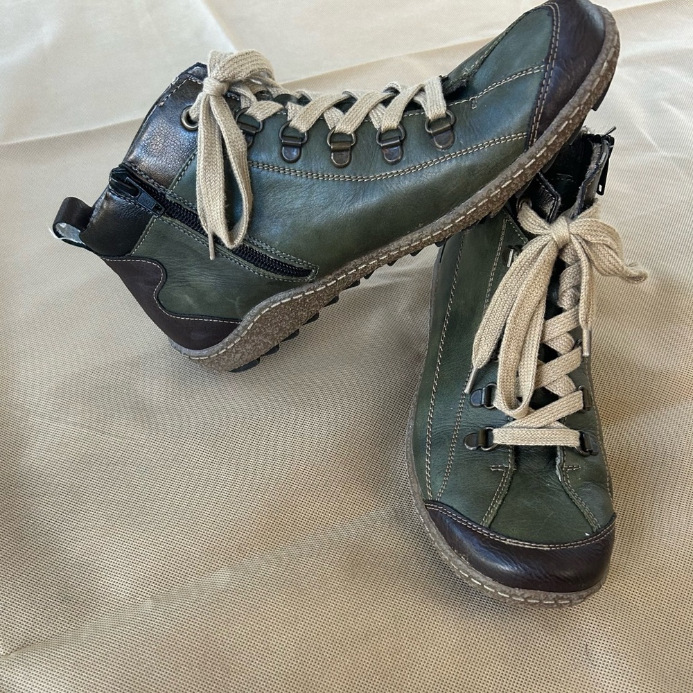 Remonte Women’s Green and Brown Ankle Boots